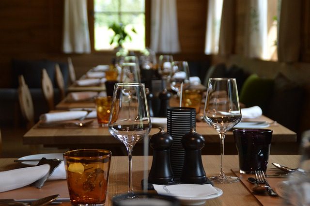 table-3084384_640